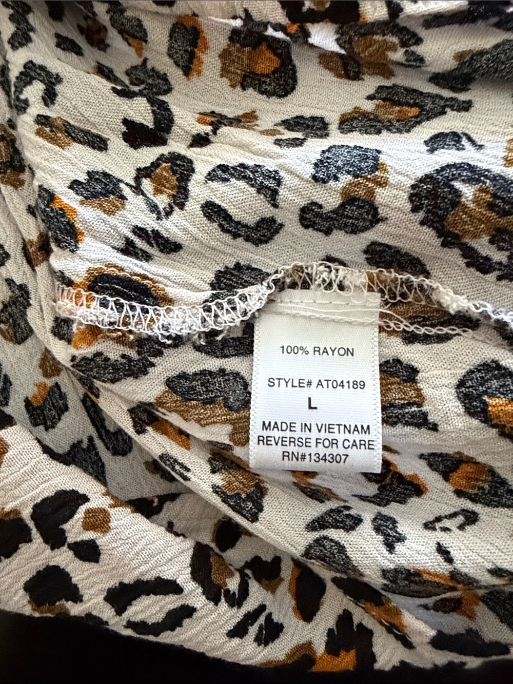 Cropped Leopard Print Button Front Top in Women’s Sz L - Picture 5 of 6